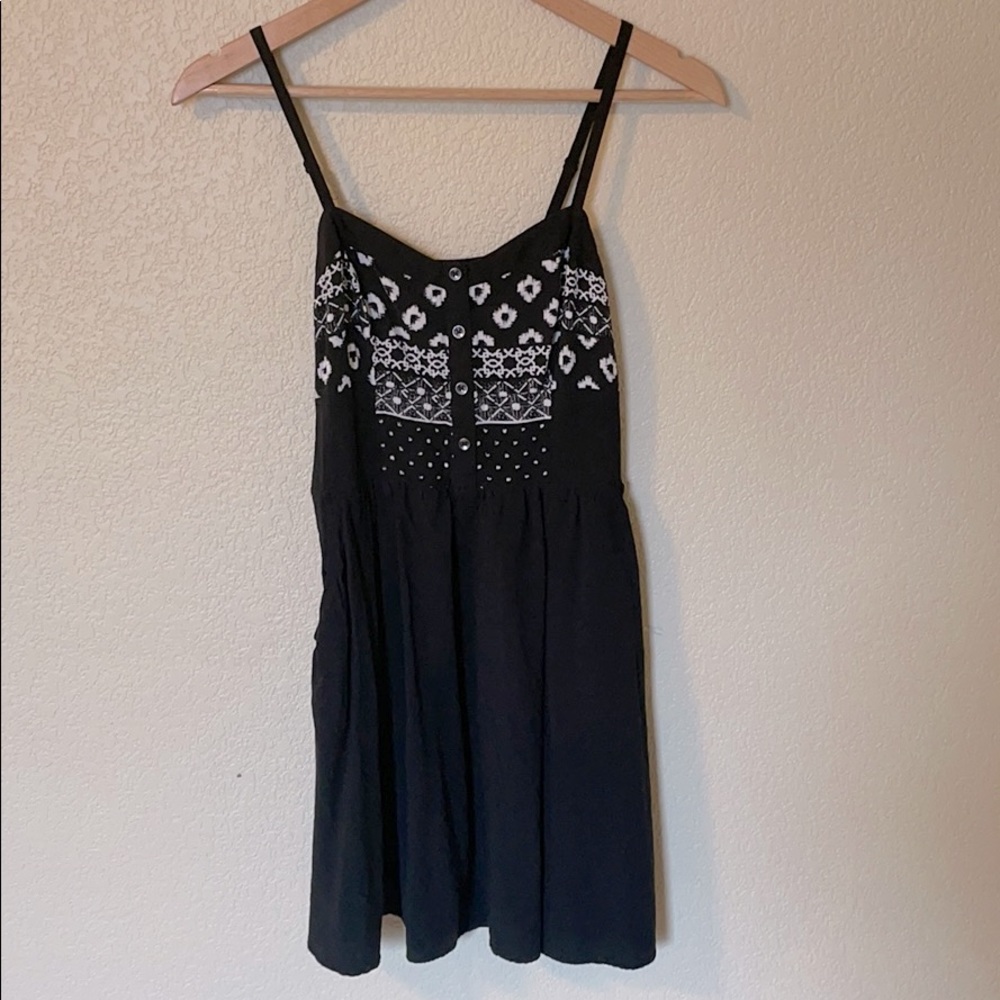Black/white dress